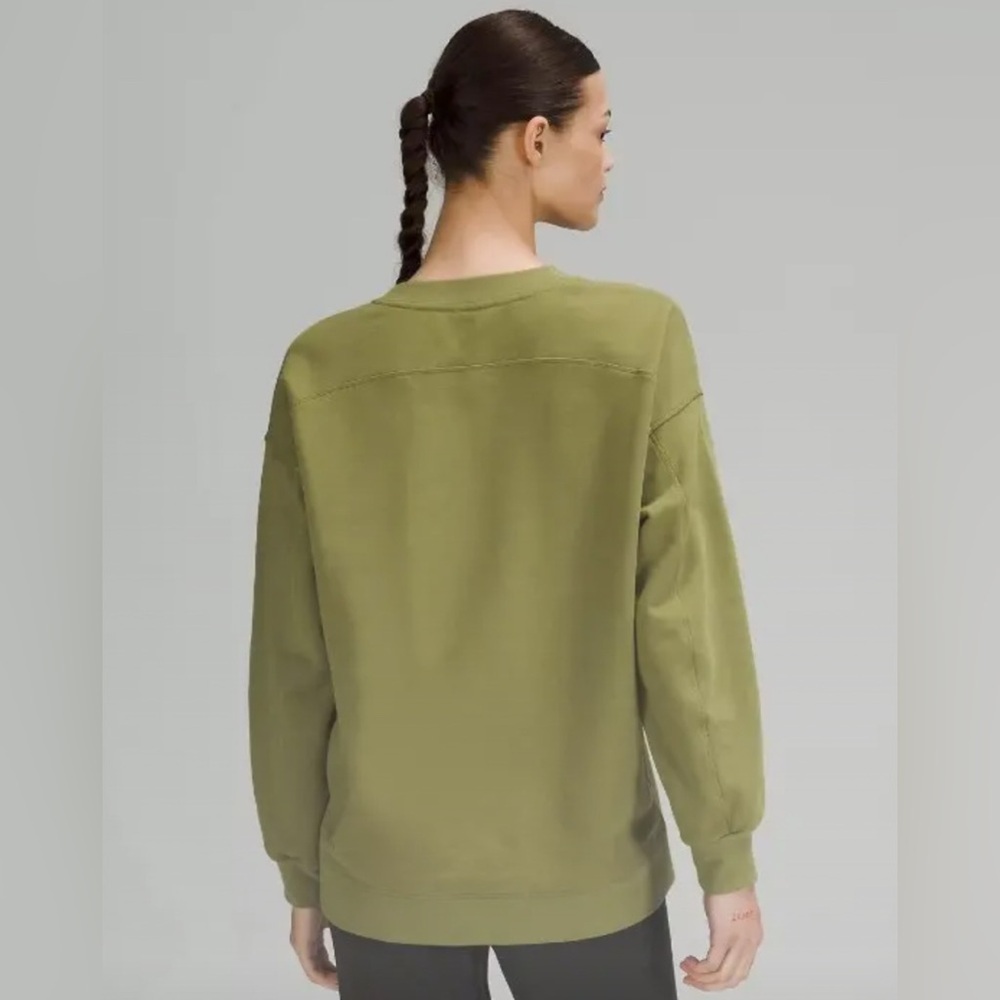 LuluLemon Perfectly Oversized Crew In Green Size Medium/ Large - Picture 2 of 9